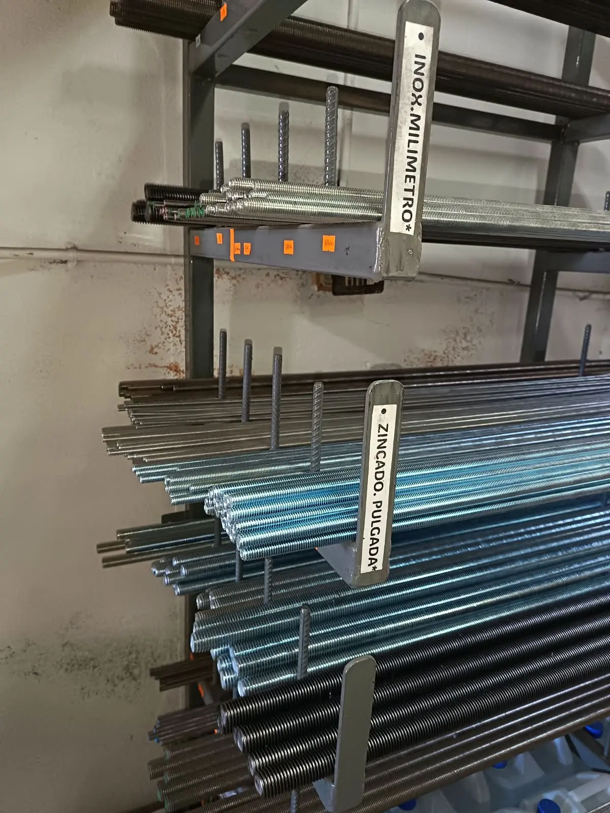 Espárragos, barras roscadas y anclajes en Curicó